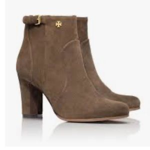 EUC Tory Burch Milan ankle boot suede Size 9 taupe grey color